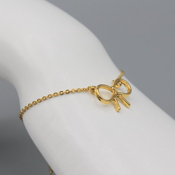 Dainty adorable small bow bracelet gold tone - Picture 4 of 6